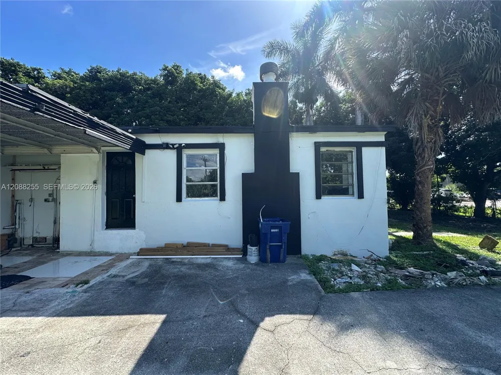 219 NE 141st St Miami, FL 33161