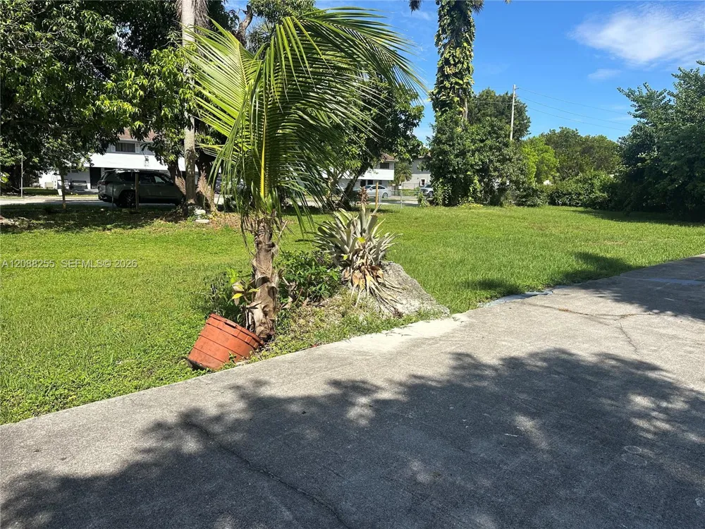219 NE 141st St Miami, FL 33161