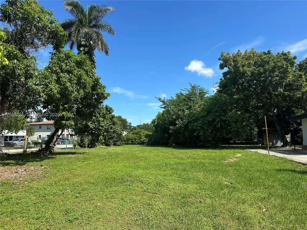 219 NE 141st St Miami, FL 33161