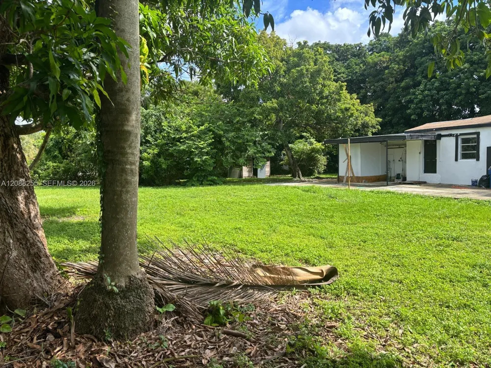 219 NE 141st St Miami, FL 33161