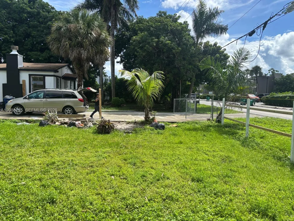219 NE 141st St Miami, FL 33161