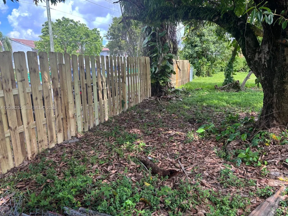 219 NE 141st St Miami, FL 33161
