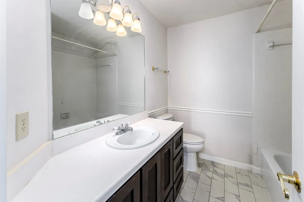 2702 Stratford Court Euless, TX 76039