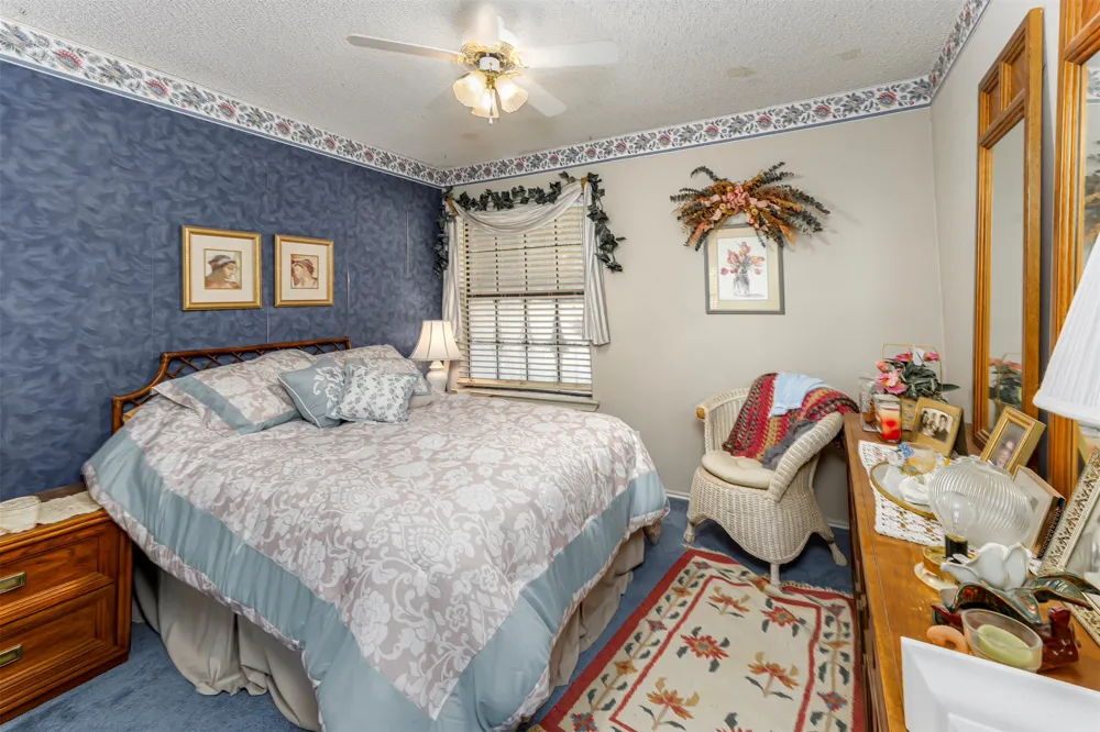 2702 Stratford Court Euless, TX 76039