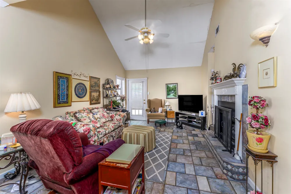 2702 Stratford Court Euless, TX 76039