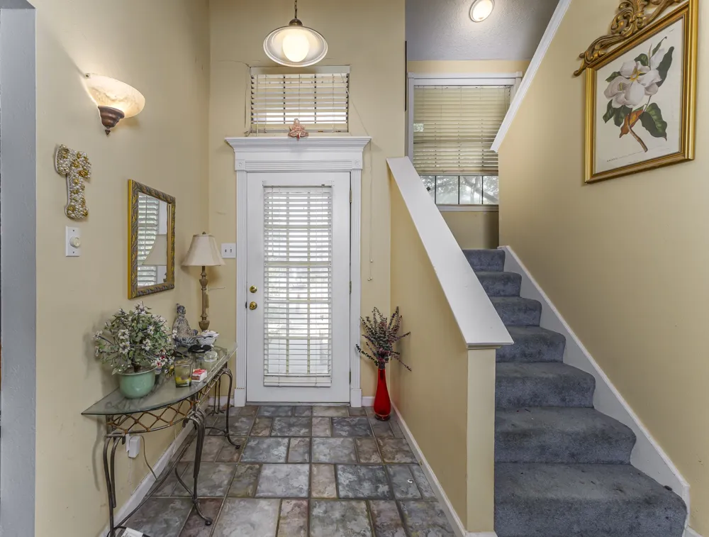 2702 Stratford Court Euless, TX 76039