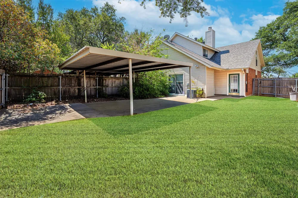 2702 Stratford Court Euless, TX 76039