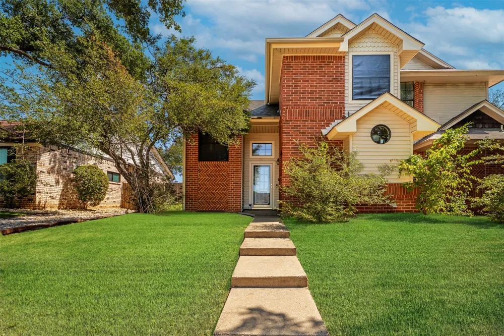2702 Stratford Court Euless, TX 76039