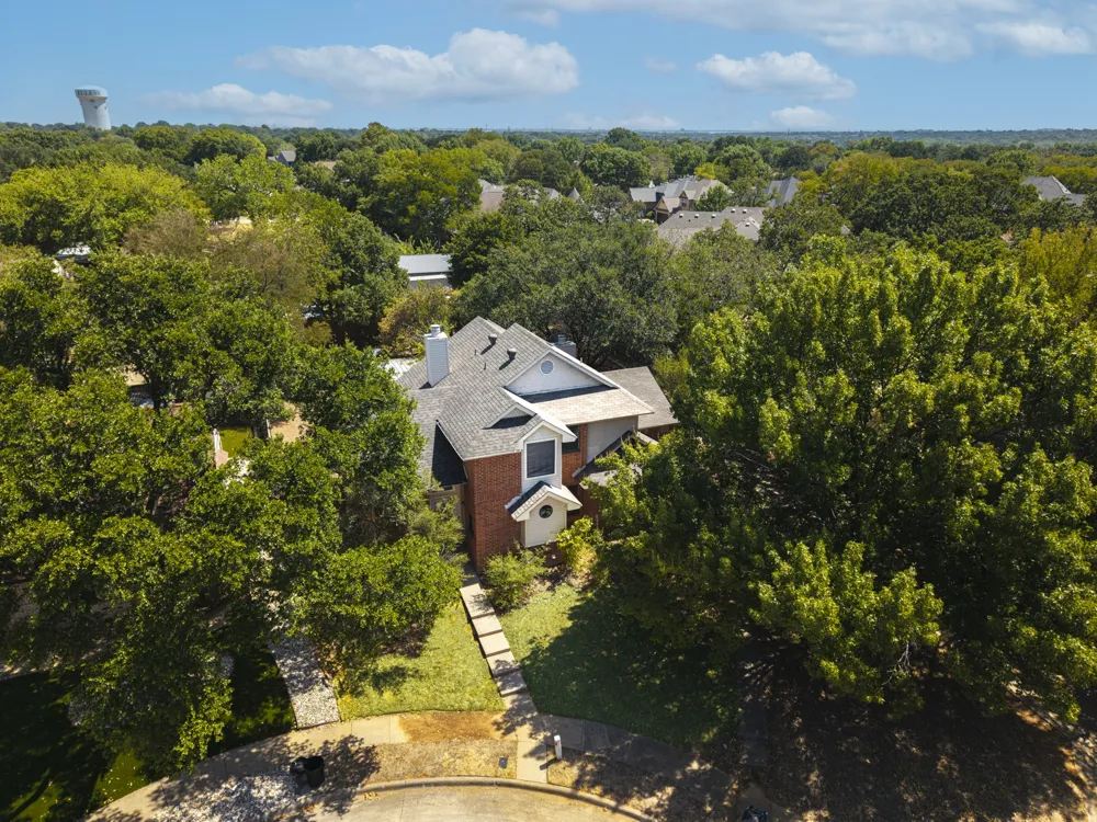 2702 Stratford Court Euless, TX 76039