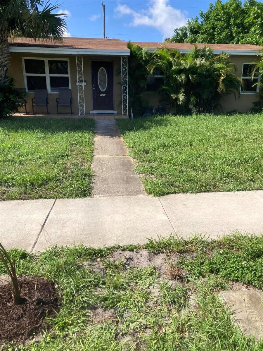 939 35TH STREET West Palm Beach, FL 33407