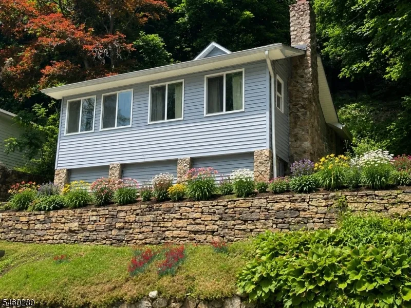180 Lakeside Dr Liberty, NJ 07823