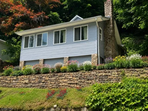 180 Lakeside Dr