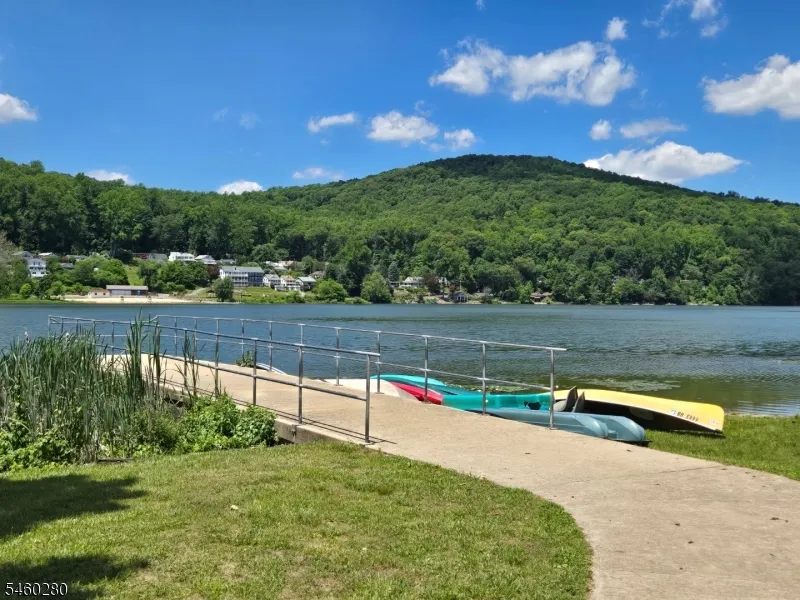 180 Lakeside Dr Liberty, NJ 07823