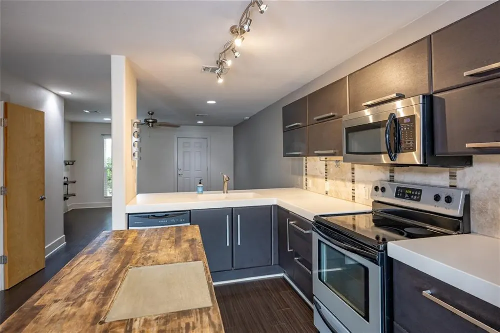 1101 Grove Boulevard #106 Austin, TX 78741