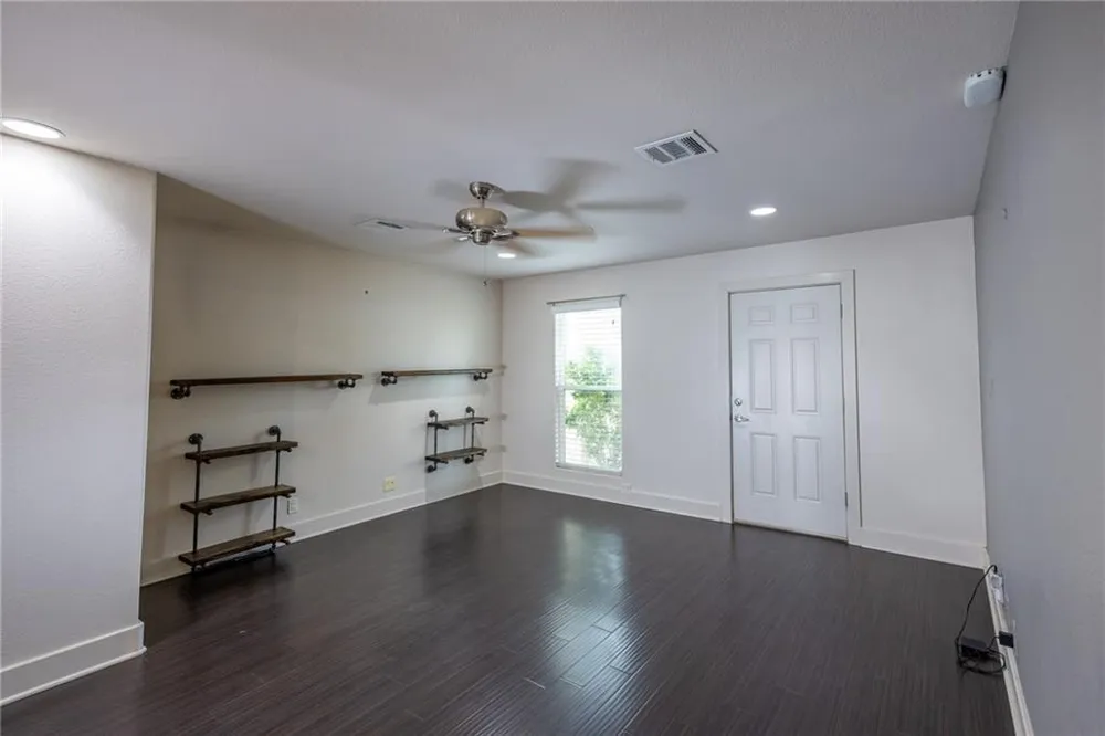 1101 Grove Boulevard #106 Austin, TX 78741