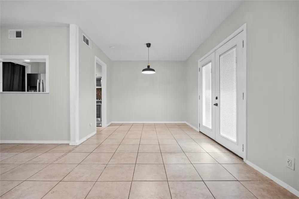 6718 Silvermine Drive #302 Austin, TX 78736
