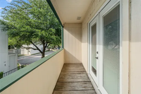 6718 Silvermine Drive #302