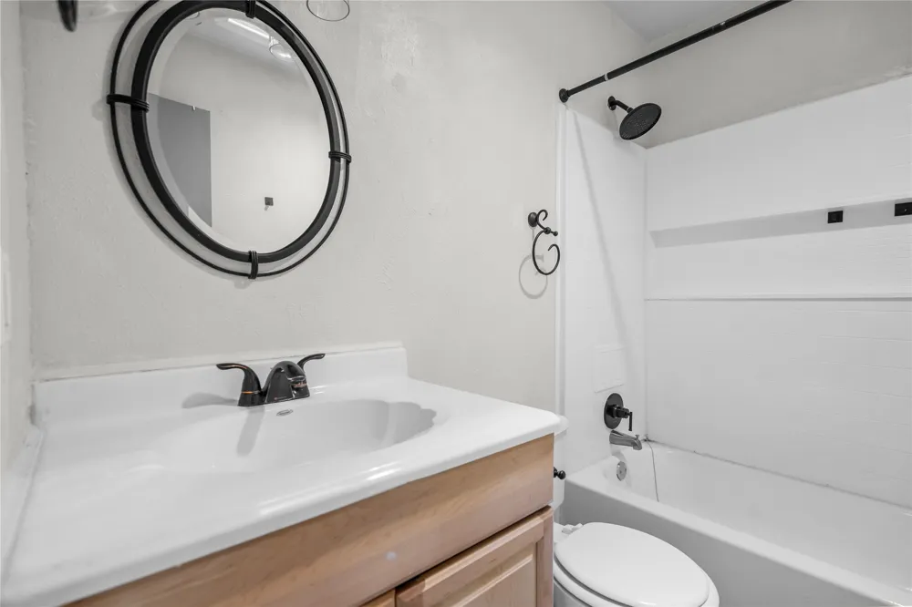 6718 Silvermine Drive #302 Austin, TX 78736