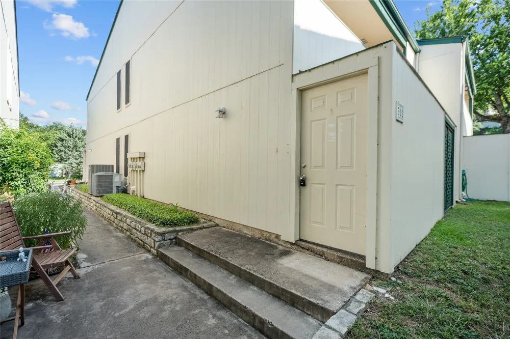 6718 Silvermine Drive #302 Austin, TX 78736