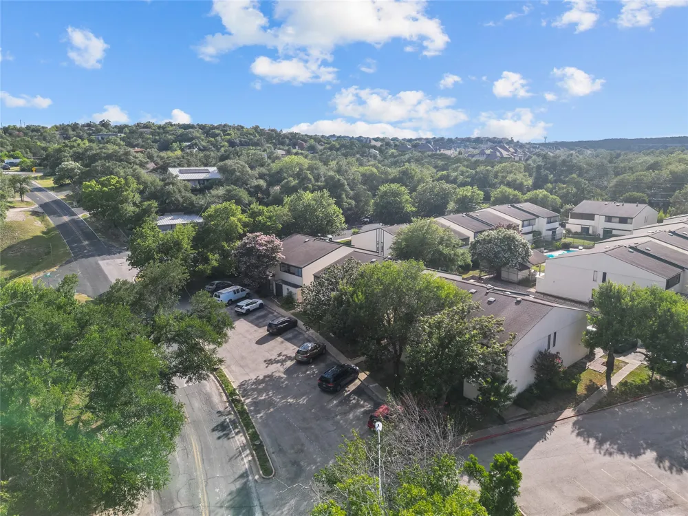 6718 Silvermine Drive #302 Austin, TX 78736