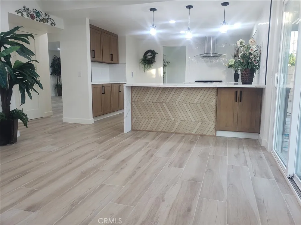 2758 W STOCKTON Anaheim, CA 92801