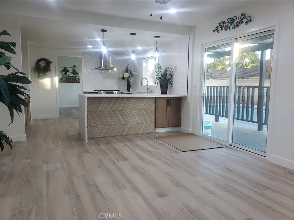 2758 W STOCKTON Anaheim, CA 92801
