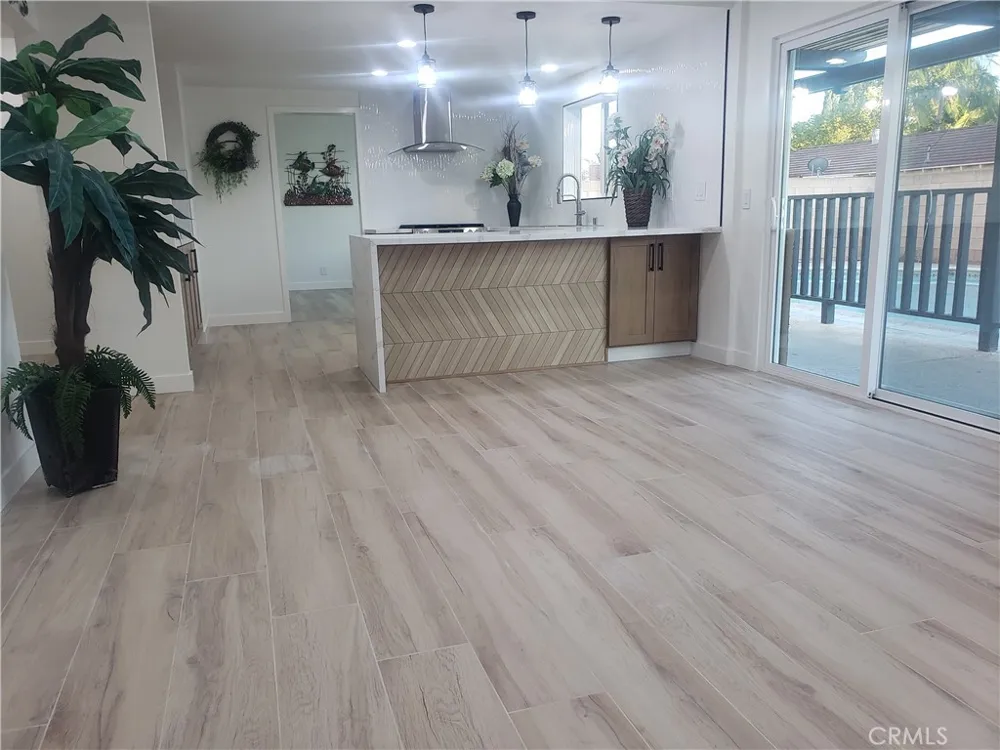 2758 W STOCKTON Anaheim, CA 92801