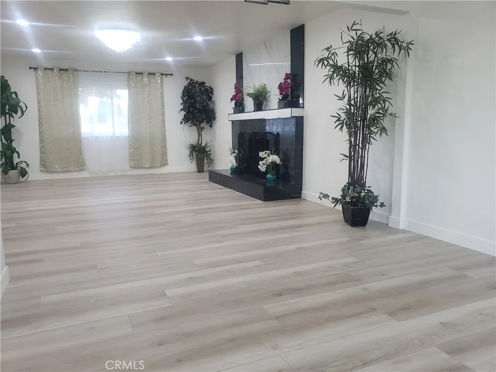 2758 W STOCKTON Anaheim, CA 92801