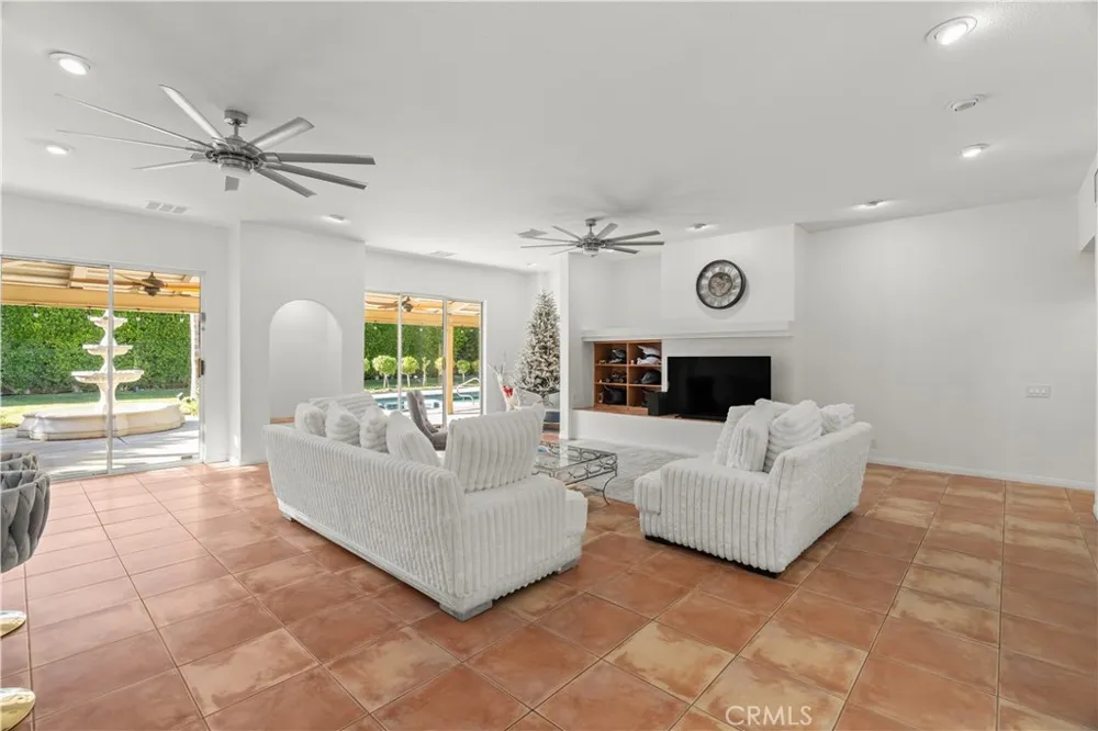 1820 E Racquet Club Palm Springs, CA 92262