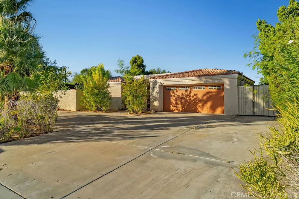 1820 E Racquet Club Palm Springs, CA 92262