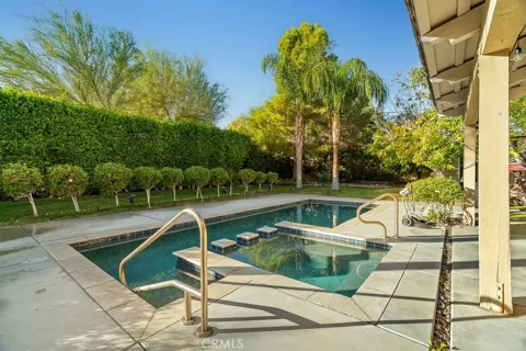 1820 E Racquet Club