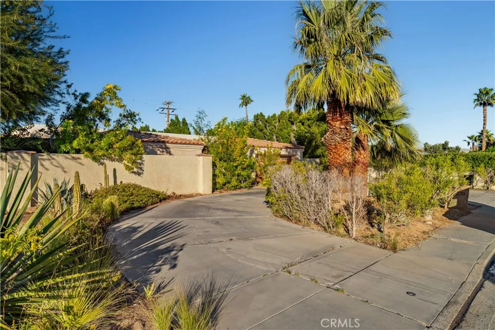 1820 E Racquet Club Palm Springs, CA 92262