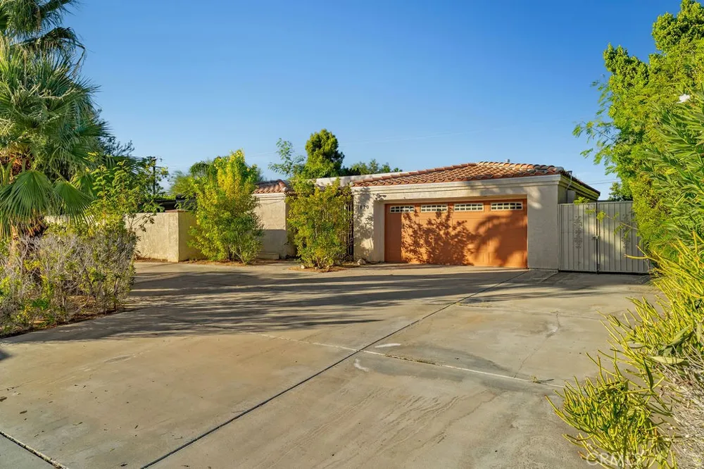 1820 E Racquet Club Palm Springs, CA 92262