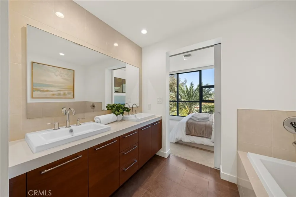 9 MacArthur Place #N502 Santa Ana, CA 92707