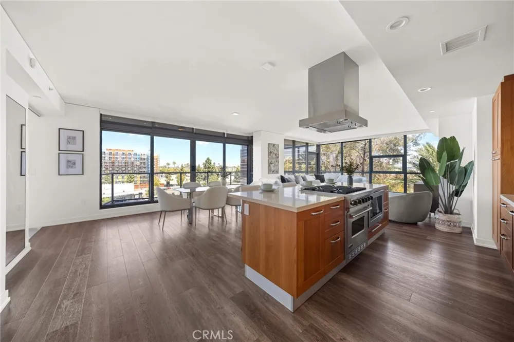 9 MacArthur Place #N502 Santa Ana, CA 92707