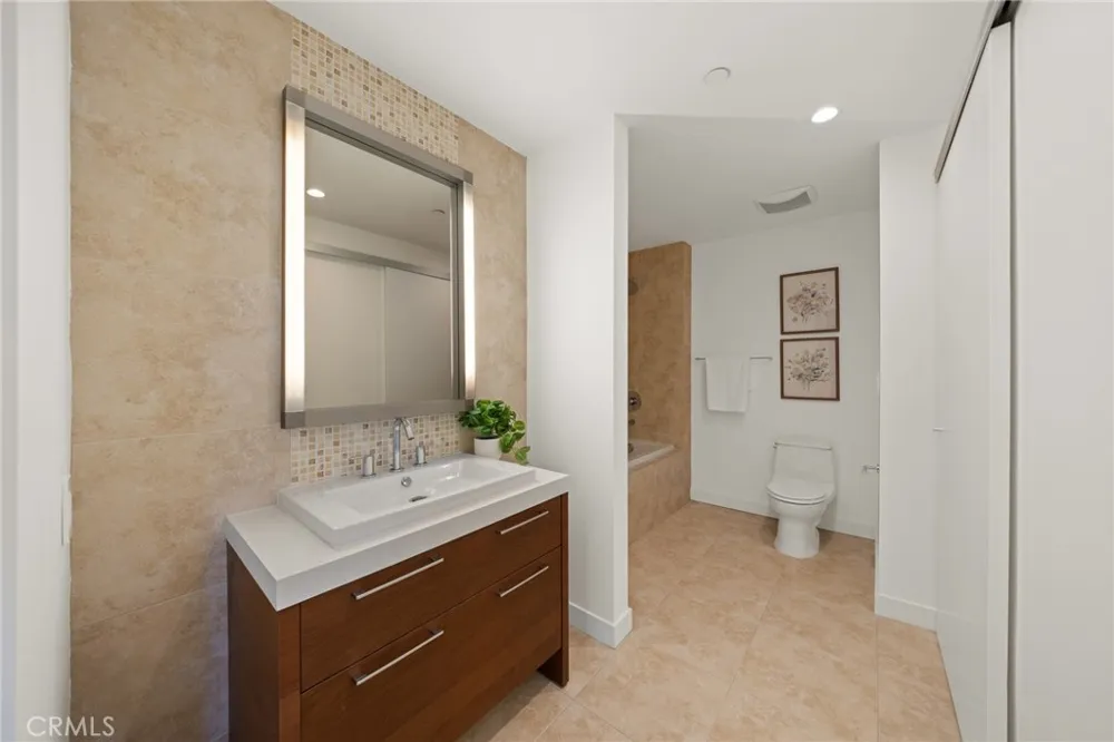 9 MacArthur Place #N502 Santa Ana, CA 92707