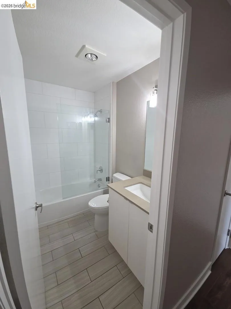 202 Shoreline CT Richmond, CA 94804
