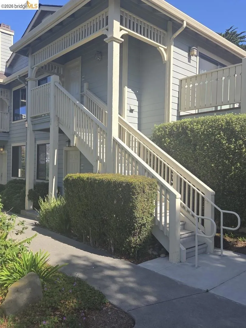 202 Shoreline CT Richmond, CA 94804
