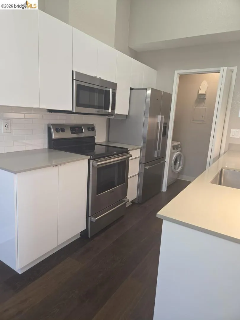 202 Shoreline CT Richmond, CA 94804