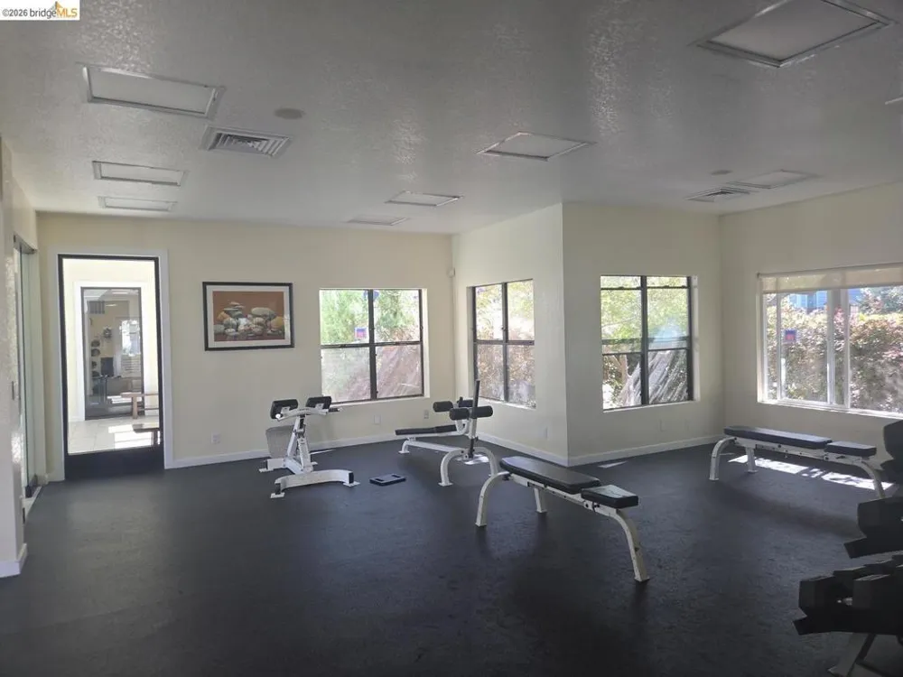 202 Shoreline CT Richmond, CA 94804