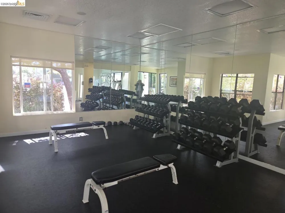 202 Shoreline CT Richmond, CA 94804