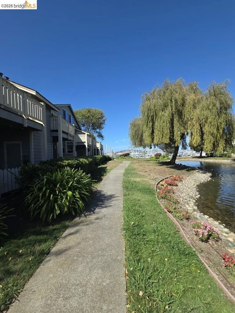 202 Shoreline CT Richmond, CA 94804