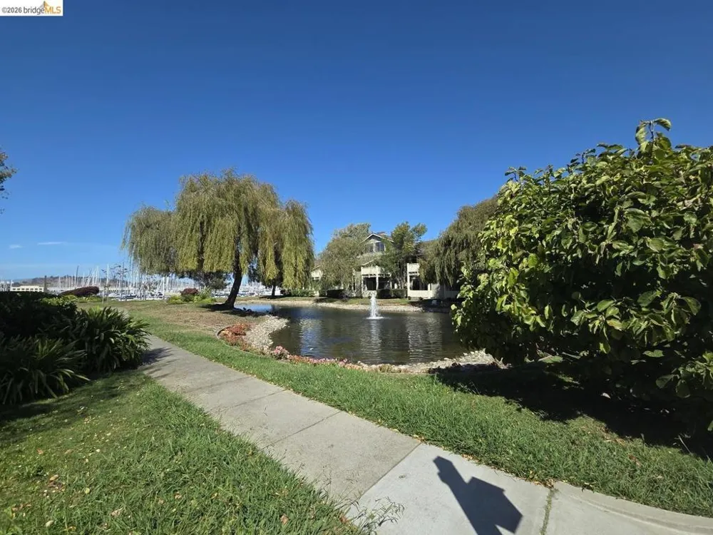202 Shoreline CT Richmond, CA 94804