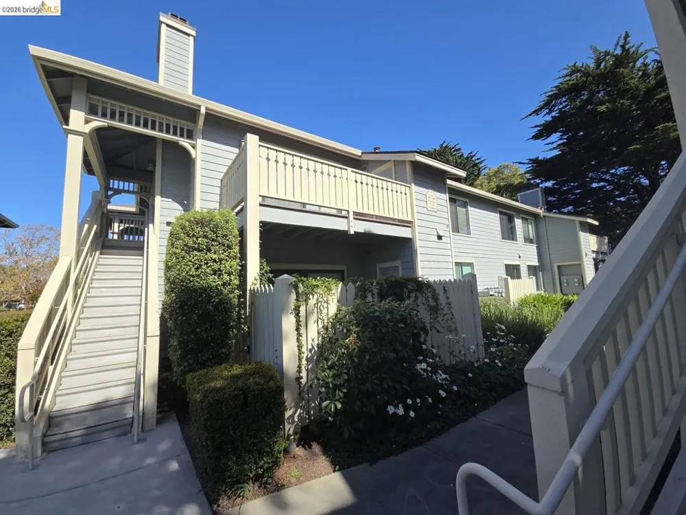 202 Shoreline CT Richmond, CA 94804