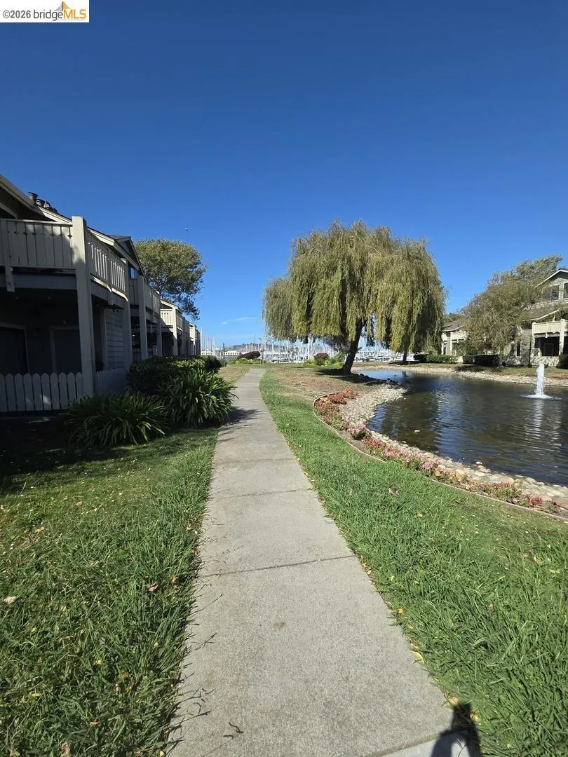 202 Shoreline CT Richmond, CA 94804