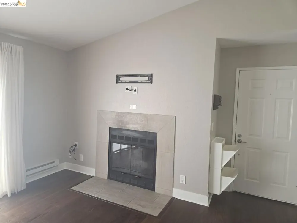 202 Shoreline CT Richmond, CA 94804