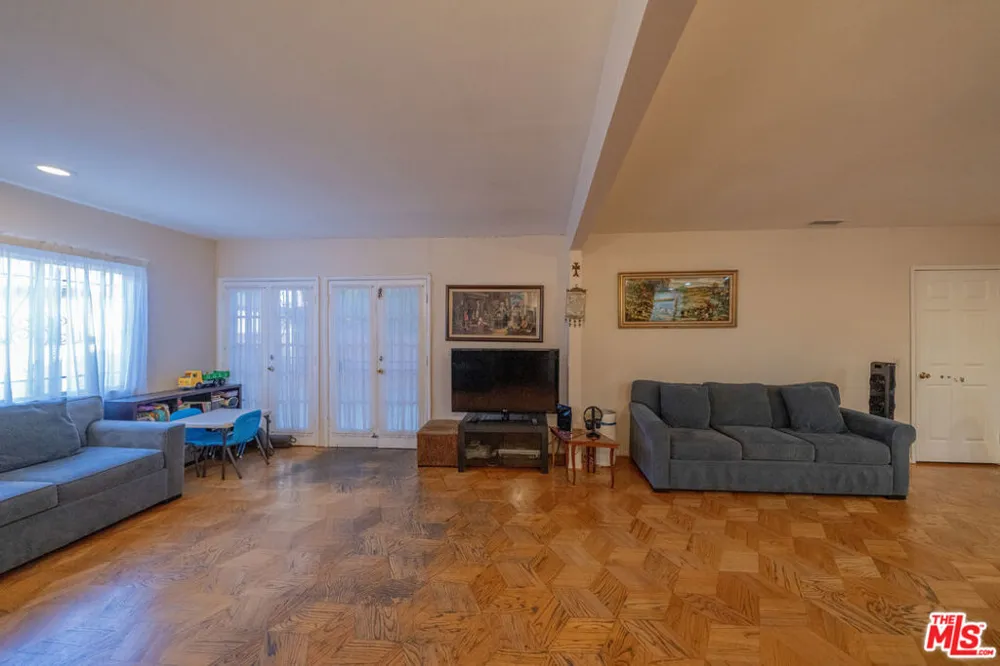 516 Crescent Heights Boulevard Los Angeles, CA 90048
