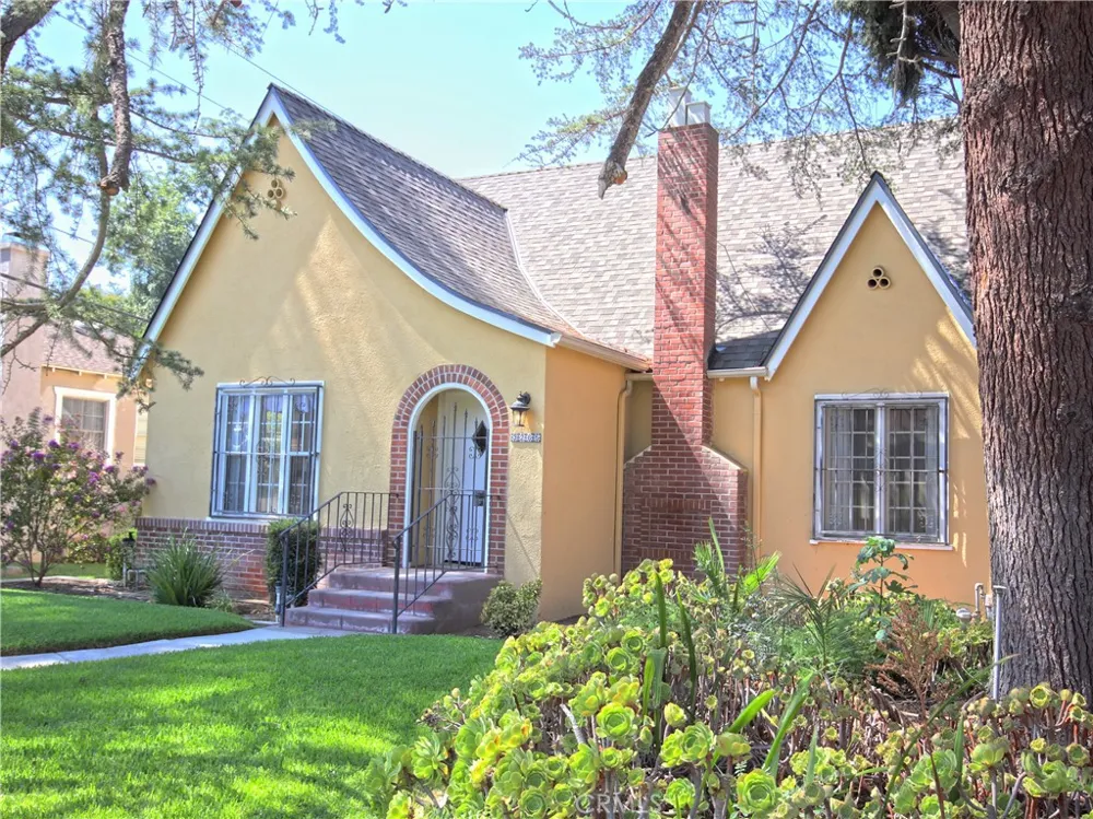 3265 Pine Street Riverside, CA 92501