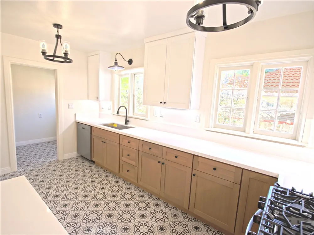 3265 Pine Street Riverside, CA 92501
