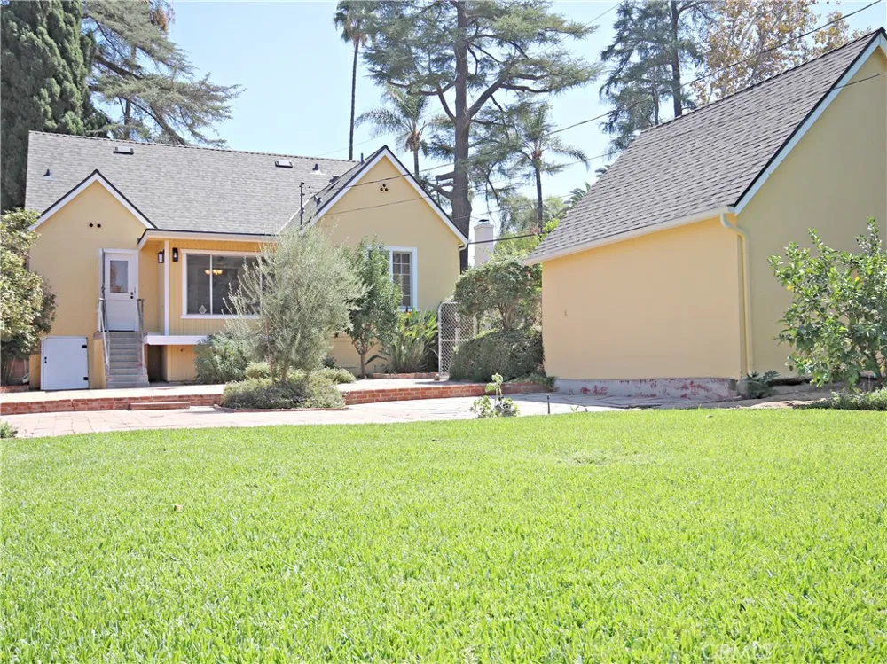 3265 Pine Street Riverside, CA 92501